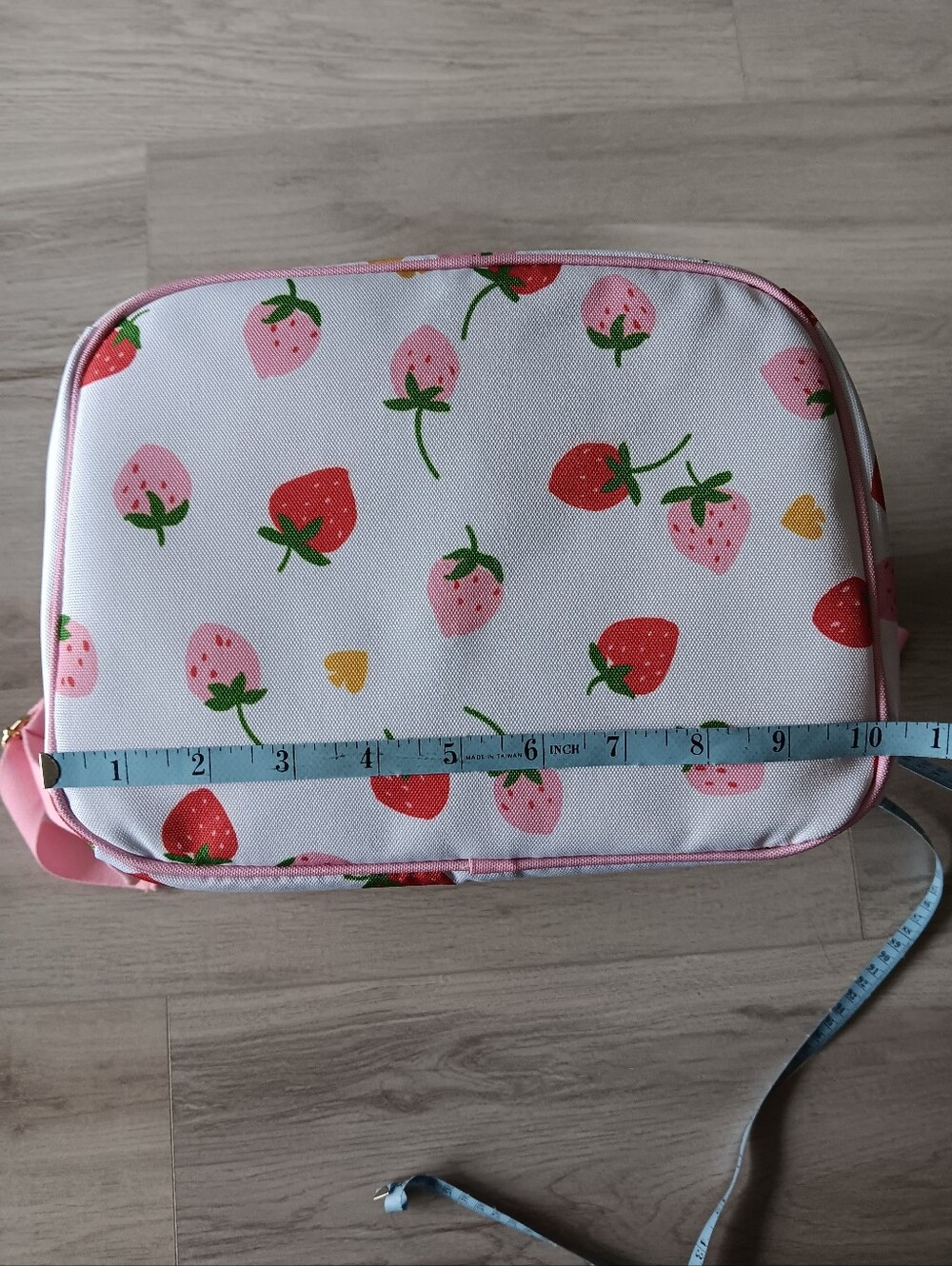 Kate Spade Cooler Backpack Strawberries White Pink Green Straps Insulated NEW - Picture 7 of 13